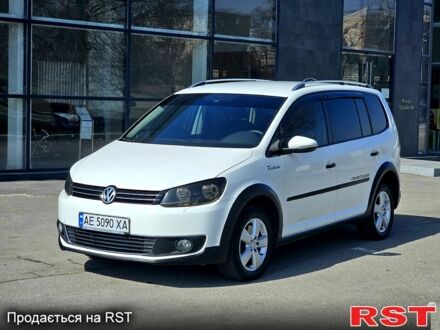 Белый Фольксваген Туран, объемом двигателя 1.4 л и пробегом 239 тыс. км за 7500 $, фото 1 на Automoto.ua