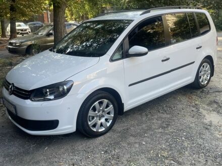 Белый Фольксваген Туран, объемом двигателя 1.4 л и пробегом 198 тыс. км за 9199 $, фото 1 на Automoto.ua