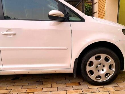 Білий Фольксваген Туран, об'ємом двигуна 1.6 л та пробігом 360 тис. км за 9000 $, фото 1 на Automoto.ua