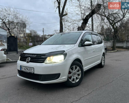 Белый Фольксваген Туран, объемом двигателя 1.6 л и пробегом 284 тыс. км за 9350 $, фото 1 на Automoto.ua