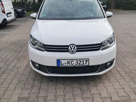 Белый Фольксваген Туран, объемом двигателя 2 л и пробегом 237 тыс. км за 10500 $, фото 1 на Automoto.ua