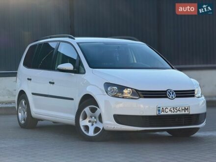 Белый Фольксваген Туран, объемом двигателя 1.6 л и пробегом 220 тыс. км за 11200 $, фото 1 на Automoto.ua