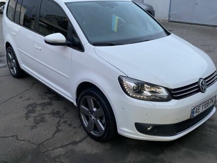Белый Фольксваген Туран, объемом двигателя 1.6 л и пробегом 250 тыс. км за 10500 $, фото 1 на Automoto.ua