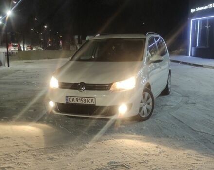 Белый Фольксваген Туран, объемом двигателя 2 л и пробегом 230 тыс. км за 11500 $, фото 1 на Automoto.ua