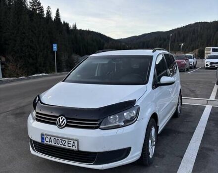 Белый Фольксваген Туран, объемом двигателя 1.6 л и пробегом 377 тыс. км за 9000 $, фото 1 на Automoto.ua