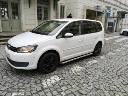 Белый Фольксваген Туран, объемом двигателя 0 л и пробегом 277 тыс. км за 5750 $, фото 1 на Automoto.ua