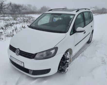 Белый Фольксваген Туран, объемом двигателя 1.6 л и пробегом 218 тыс. км за 11000 $, фото 1 на Automoto.ua