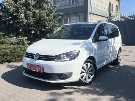 Белый Фольксваген Туран, объемом двигателя 1.6 л и пробегом 240 тыс. км за 12950 $, фото 1 на Automoto.ua