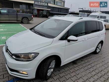 Белый Фольксваген Туран, объемом двигателя 1.6 л и пробегом 320 тыс. км за 13500 $, фото 1 на Automoto.ua