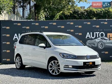 Белый Фольксваген Туран, объемом двигателя 1.97 л и пробегом 220 тыс. км за 15700 $, фото 1 на Automoto.ua