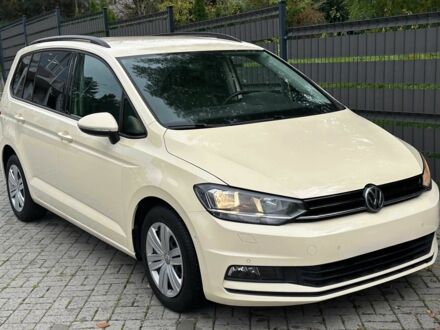 Білий Фольксваген Туран, об'ємом двигуна 2 л та пробігом 68 тис. км за 5500 $, фото 1 на Automoto.ua