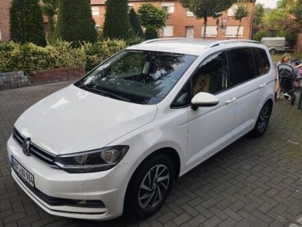 Білий Фольксваген Туран, об'ємом двигуна 1.6 л та пробігом 3 тис. км за 15345 $, фото 1 на Automoto.ua