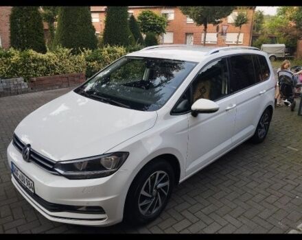 Белый Фольксваген Туран, объемом двигателя 1.6 л и пробегом 3 тыс. км за 15345 $, фото 1 на Automoto.ua