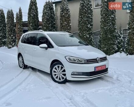 Белый Фольксваген Туран, объемом двигателя 1.97 л и пробегом 218 тыс. км за 16899 $, фото 1 на Automoto.ua