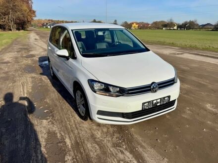 Белый Фольксваген Туран, объемом двигателя 1.6 л и пробегом 45 тыс. км за 8500 $, фото 1 на Automoto.ua