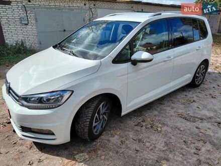 Белый Фольксваген Туран, объемом двигателя 1.6 л и пробегом 240 тыс. км за 16500 $, фото 1 на Automoto.ua