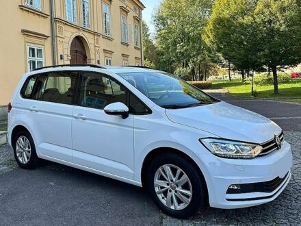 Фольксваген Туран 2020 у Дніпро (Дніпропетровську) на Automoto.ua Білий Фольксваген Туран, об'ємом двигуна 2 л та пробігом 36 тис. км за 13200 $, фото 1 на Automoto.ua