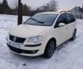 Бежевый Фольксваген Туран, объемом двигателя 1.9 л и пробегом 280 тыс. км за 6400 $, фото 1 на Automoto.ua