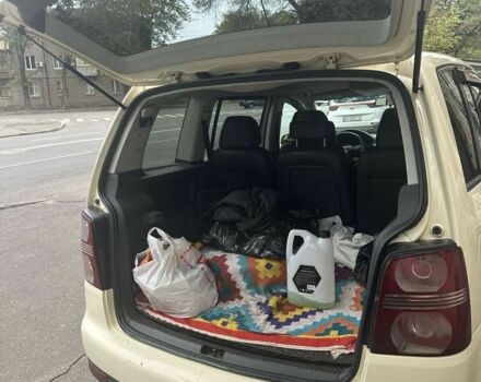 Бежевый Фольксваген Туран, объемом двигателя 1.9 л и пробегом 320 тыс. км за 6800 $, фото 5 на Automoto.ua