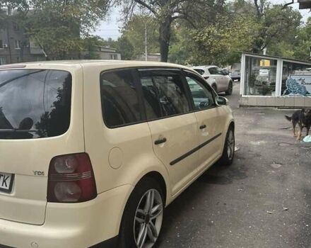 Бежевый Фольксваген Туран, объемом двигателя 1.9 л и пробегом 300 тыс. км за 6500 $, фото 9 на Automoto.ua