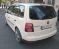 Бежевый Фольксваген Туран, объемом двигателя 1.9 л и пробегом 300 тыс. км за 6500 $, фото 3 на Automoto.ua