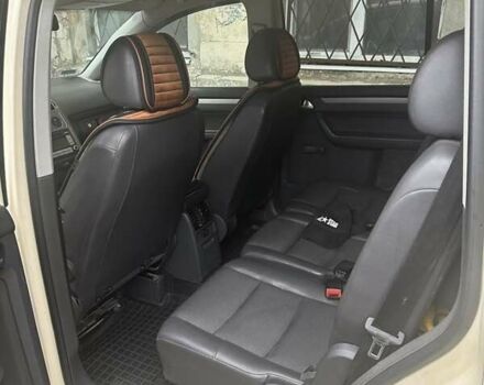 Бежевый Фольксваген Туран, объемом двигателя 1.9 л и пробегом 300 тыс. км за 6500 $, фото 1 на Automoto.ua