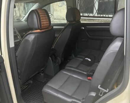 Бежевый Фольксваген Туран, объемом двигателя 1.9 л и пробегом 320 тыс. км за 6800 $, фото 8 на Automoto.ua