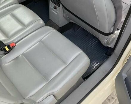 Бежевый Фольксваген Туран, объемом двигателя 2 л и пробегом 266 тыс. км за 6650 $, фото 12 на Automoto.ua