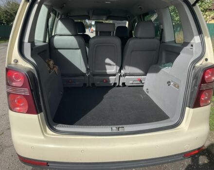 Бежевий Фольксваген Туран, об'ємом двигуна 2 л та пробігом 270 тис. км за 6900 $, фото 3 на Automoto.ua