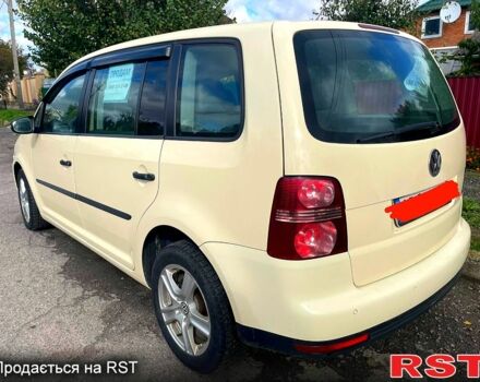 Бежевий Фольксваген Туран, об'ємом двигуна 2 л та пробігом 270 тис. км за 6900 $, фото 1 на Automoto.ua