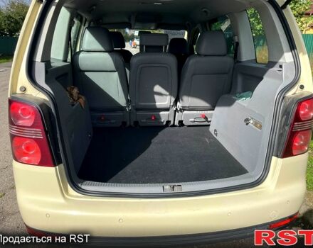 Бежевий Фольксваген Туран, об'ємом двигуна 2 л та пробігом 270 тис. км за 6900 $, фото 5 на Automoto.ua