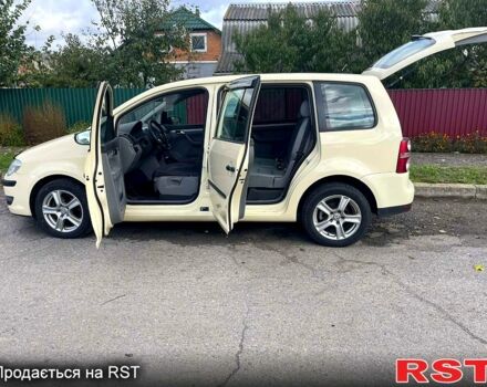 Бежевий Фольксваген Туран, об'ємом двигуна 2 л та пробігом 270 тис. км за 6900 $, фото 4 на Automoto.ua