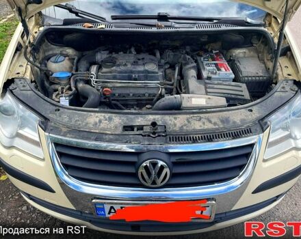 Бежевий Фольксваген Туран, об'ємом двигуна 2 л та пробігом 270 тис. км за 6900 $, фото 6 на Automoto.ua