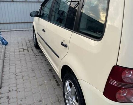 Бежевый Фольксваген Туран, объемом двигателя 2 л и пробегом 266 тыс. км за 6650 $, фото 5 на Automoto.ua