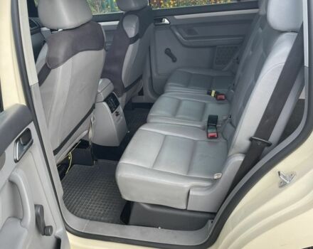 Бежевий Фольксваген Туран, об'ємом двигуна 2 л та пробігом 270 тис. км за 6900 $, фото 4 на Automoto.ua