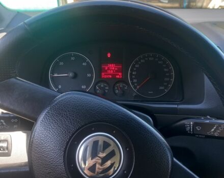 Бежевый Фольксваген Туран, объемом двигателя 2 л и пробегом 300 тыс. км за 3300 $, фото 3 на Automoto.ua