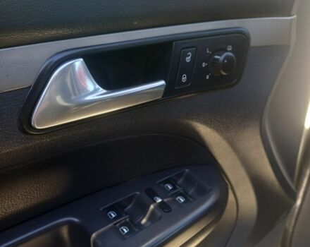 Бежевый Фольксваген Туран, объемом двигателя 2 л и пробегом 300 тыс. км за 3300 $, фото 2 на Automoto.ua