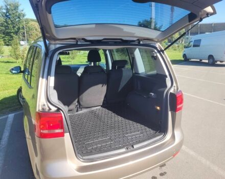 Бежевый Фольксваген Туран, объемом двигателя 1.6 л и пробегом 235 тыс. км за 9933 $, фото 6 на Automoto.ua