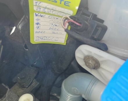 Бежевый Фольксваген Туран, объемом двигателя 1.6 л и пробегом 235 тыс. км за 9933 $, фото 1 на Automoto.ua