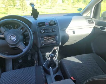 Бежевый Фольксваген Туран, объемом двигателя 1.6 л и пробегом 235 тыс. км за 9933 $, фото 11 на Automoto.ua