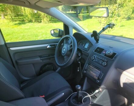 Бежевый Фольксваген Туран, объемом двигателя 1.6 л и пробегом 235 тыс. км за 9933 $, фото 8 на Automoto.ua