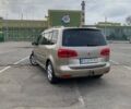 Бежевый Фольксваген Туран, объемом двигателя 1.97 л и пробегом 369 тыс. км за 11700 $, фото 5 на Automoto.ua
