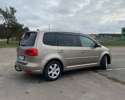 Бежевый Фольксваген Туран, объемом двигателя 1.97 л и пробегом 369 тыс. км за 11700 $, фото 2 на Automoto.ua