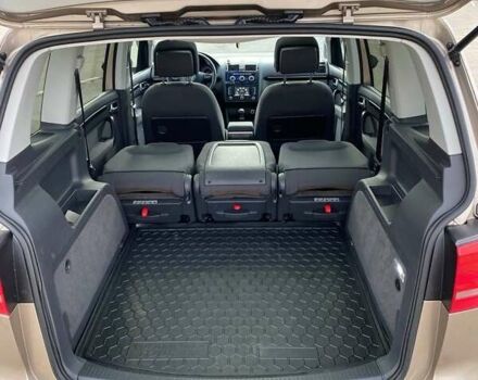 Бежевый Фольксваген Туран, объемом двигателя 1.97 л и пробегом 369 тыс. км за 11700 $, фото 19 на Automoto.ua