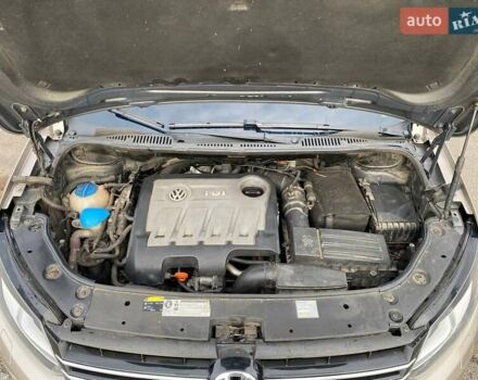 Бежевый Фольксваген Туран, объемом двигателя 1.97 л и пробегом 369 тыс. км за 11700 $, фото 23 на Automoto.ua