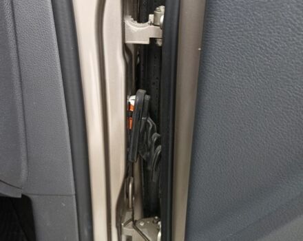 Бежевый Фольксваген Туран, объемом двигателя 1.4 л и пробегом 197 тыс. км за 7400 $, фото 17 на Automoto.ua