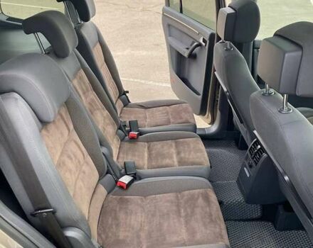 Бежевый Фольксваген Туран, объемом двигателя 1.97 л и пробегом 369 тыс. км за 11700 $, фото 13 на Automoto.ua