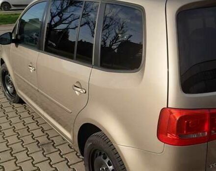 Бежевий Фольксваген Туран, об'ємом двигуна 1.6 л та пробігом 251 тис. км за 12500 $, фото 3 на Automoto.ua