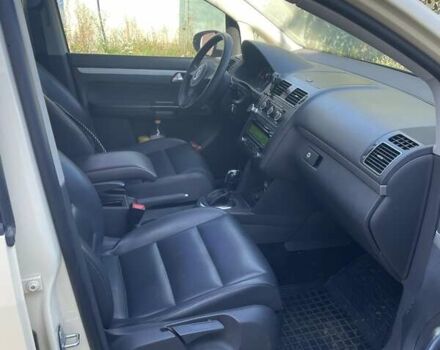 Бежевый Фольксваген Туран, объемом двигателя 1.97 л и пробегом 243 тыс. км за 9500 $, фото 10 на Automoto.ua