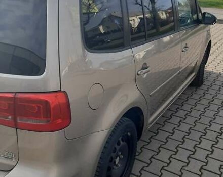 Бежевий Фольксваген Туран, об'ємом двигуна 1.6 л та пробігом 251 тис. км за 12500 $, фото 2 на Automoto.ua